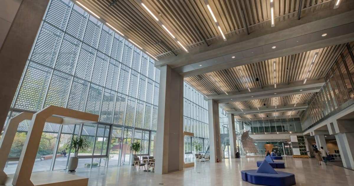 DIFC vs ADGM vs DMCC: Audited Accounts Deadlines Compared